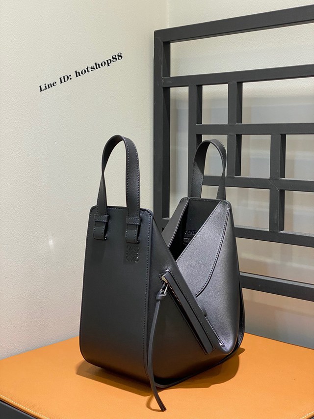 Loewe專櫃新顏色女包吊床包 羅意威經典小牛皮Hammock bag手提肩背包 10166 lyw1199